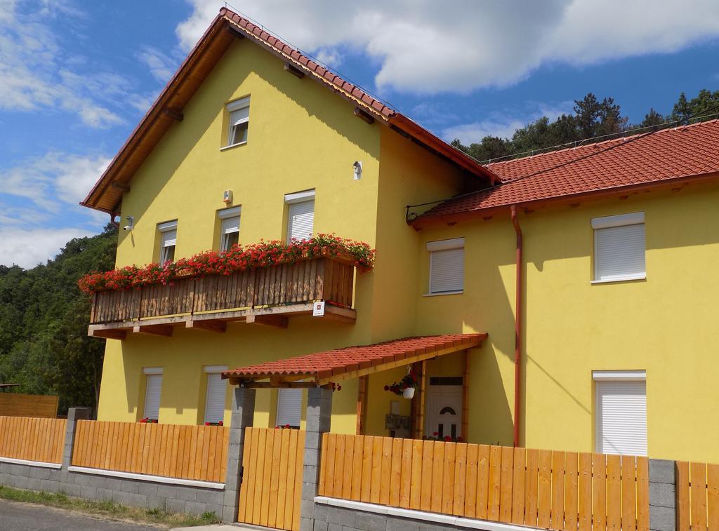 Bakterhaz Vendeghaz Hotel Nagyvisnyo Exterior photo